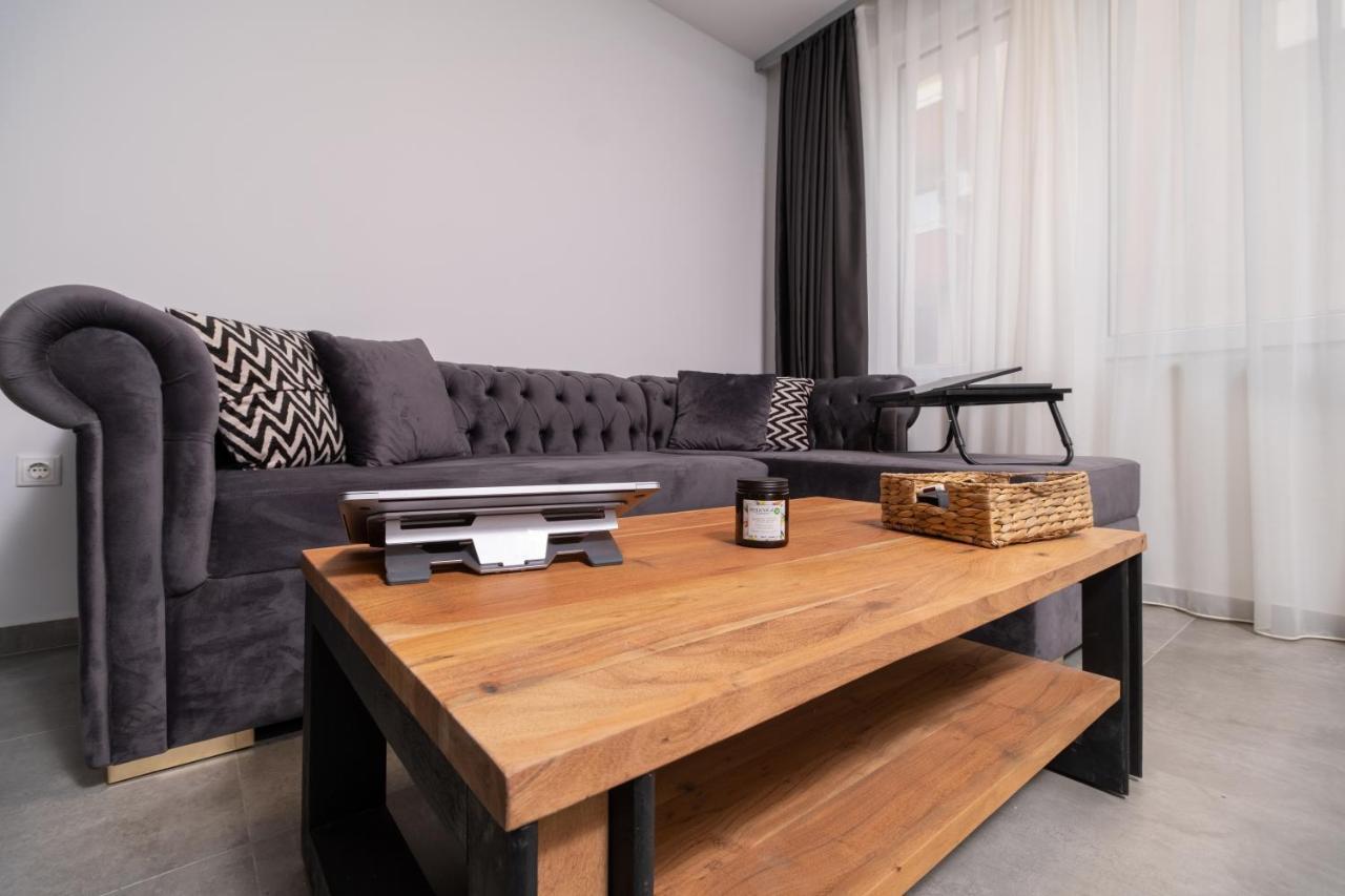 Chic 1br With Balcony In Daire Filibe