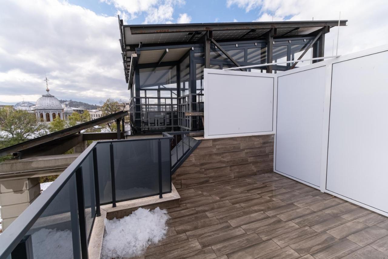 Апартамент Chic 1br With Balcony In