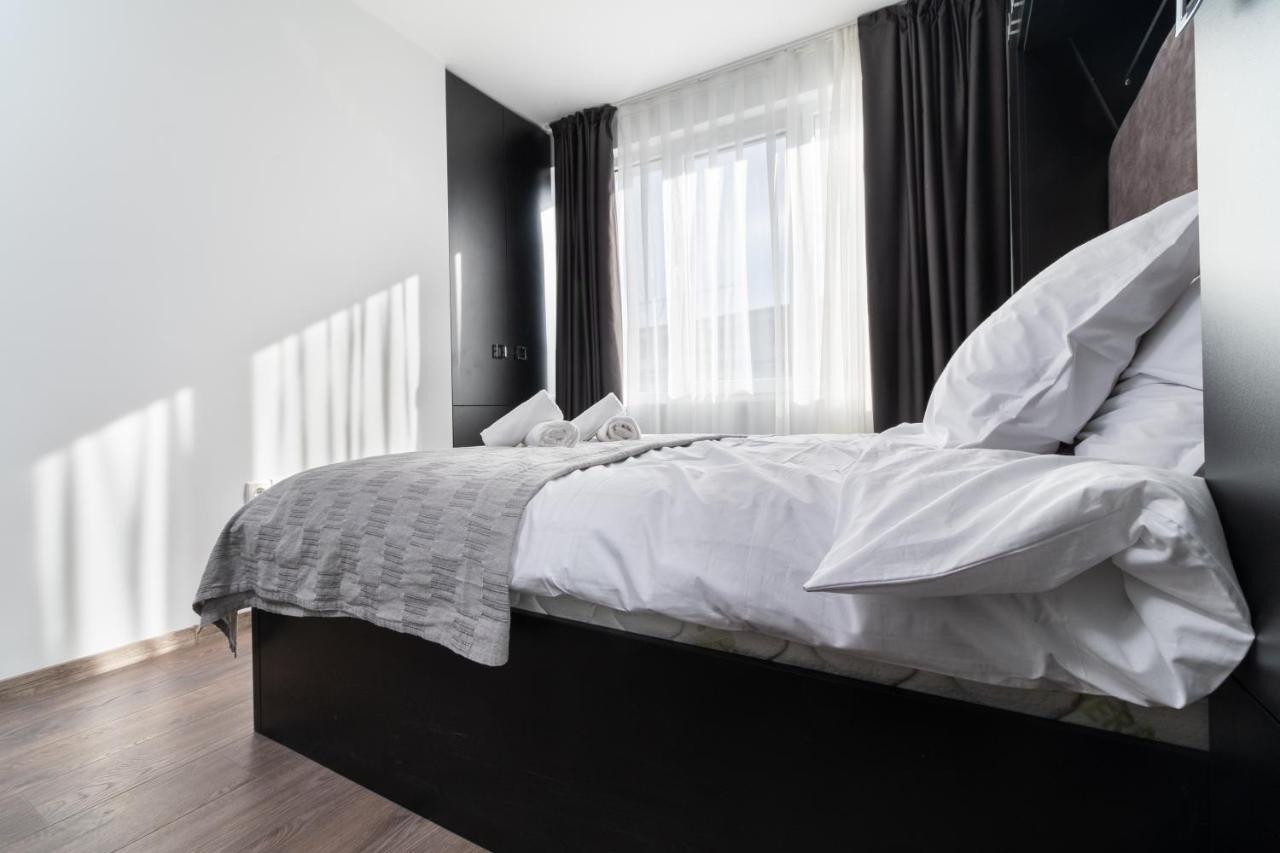 Chic 1br With Balcony In Apartment *