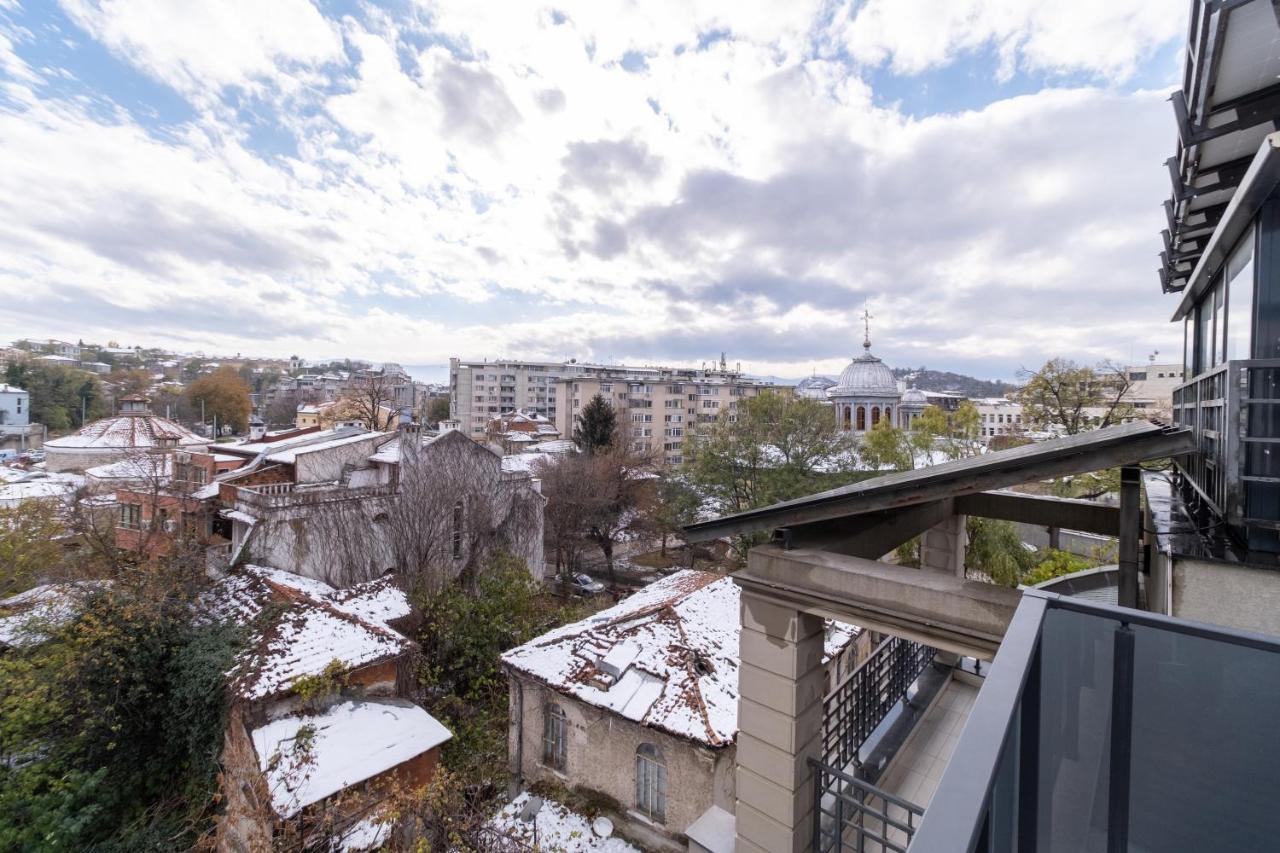 Chic 1br With Balcony In Apartment *
