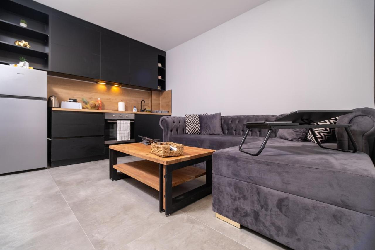 Chic 1br With Balcony In Apartment